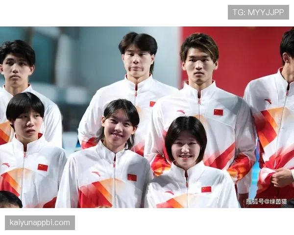 叶诗文家的冰箱里塞满蛋白粉，连饮料都是按秒掐着喝的