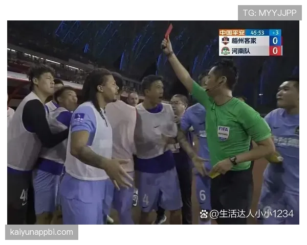 替补席红牌判罚标准解读：哪些行为会直接吃到红牌？